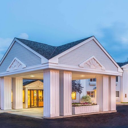 Days Inn By Wyndham Tiffin Exterior photo